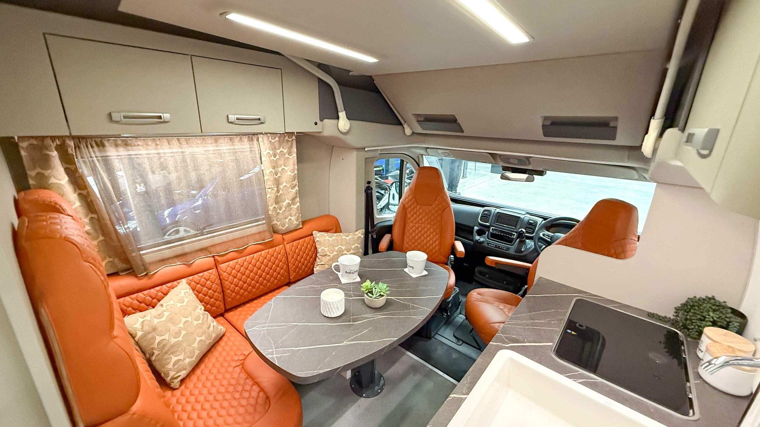 Wingamm 610GL with bunk beds for sale by Nomado New Zealand